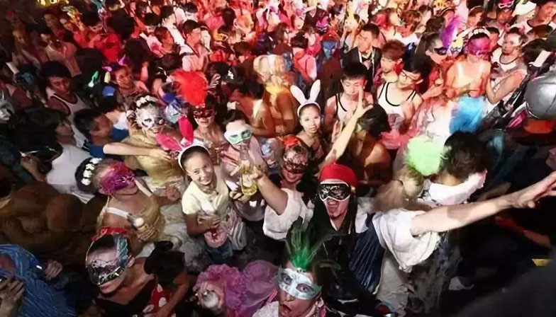 神秘的化妆舞会